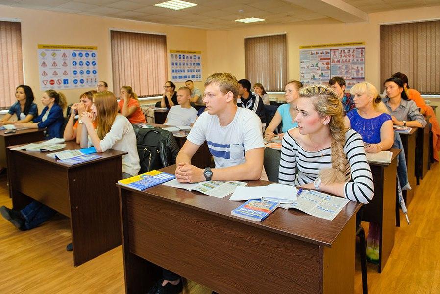 Дв владивосток. Автошкола драйв дв. Школа драйв. Автошкола на Жигура. Автошкола драйв дв артём.